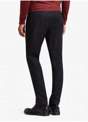 Pantalone chinos uomo John Barritt, vestibilita slim, tessuto in denim elasticizzato. Colore nero. Composizione 98% cotone 2% elastan. Nero