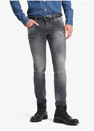 Jeans uomo John Barritt, vestibilita slim, modello cinque tasche in tela denim stretch, colore grigio stone wash. Composizione 99% cotone 1% elastan. Grigio Medio Melange