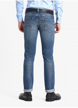 Jeans uomo John Barritt con tasche america davanti, vestibilita slim, in tela denim stretch, colore blu stone wash. Composizione 99% cotone 1% elastan. Sky Blue