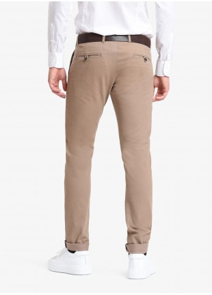 Man chinos pants, slim fit, in stretch cotton fabric, piece-dyed and garment washed. Medium grey colour. Composition 98% cotton 2% elastane. Light Brown