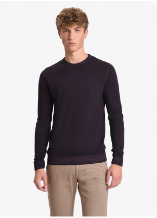 Man sweater, crew neck, slim fit, pure wool blend (14gg), garment dyed, navy colour. Composition 100% wool. Aubergine