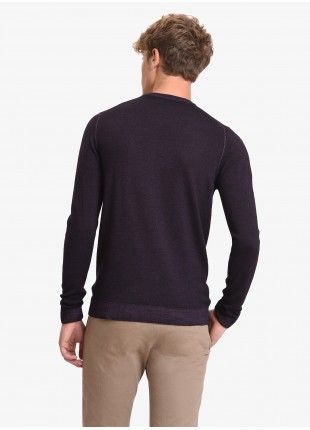 Man sweater, crew neck, slim fit, pure wool blend (14gg), garment dyed, navy colour. Composition 100% wool. Aubergine