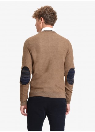 Man slim sweater, crew neck fit with double contrast collar. Elbow patches and details on bottom with fancy knit. Mixed wool (12gg),  Navy colour. Composition 50% wool 50%Acrylic Medium Brown
