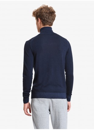 Sweater: Merino wool turtleneck , 14gg, garment dyed, burgundy/brown colour. 100%WOOL Blue