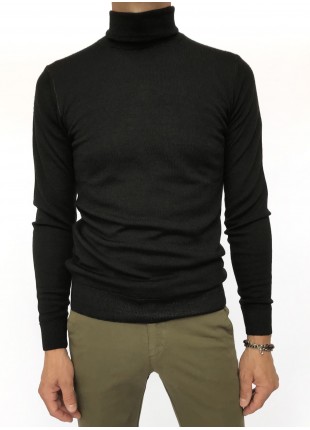 Sweater: Merino wool turtleneck , 14gg, garment dyed, burgundy/brown colour. 100%WOOL Nero